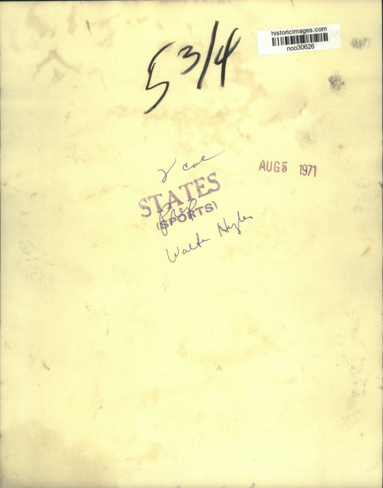 1971 Press Photo Basketball Player Walter Nyle Goes for Shot - noo30626