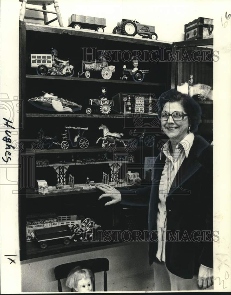 1979 Press Photo Antique Toy Dealer Mrs. Bernard Hughes - noo30648- Historic Images