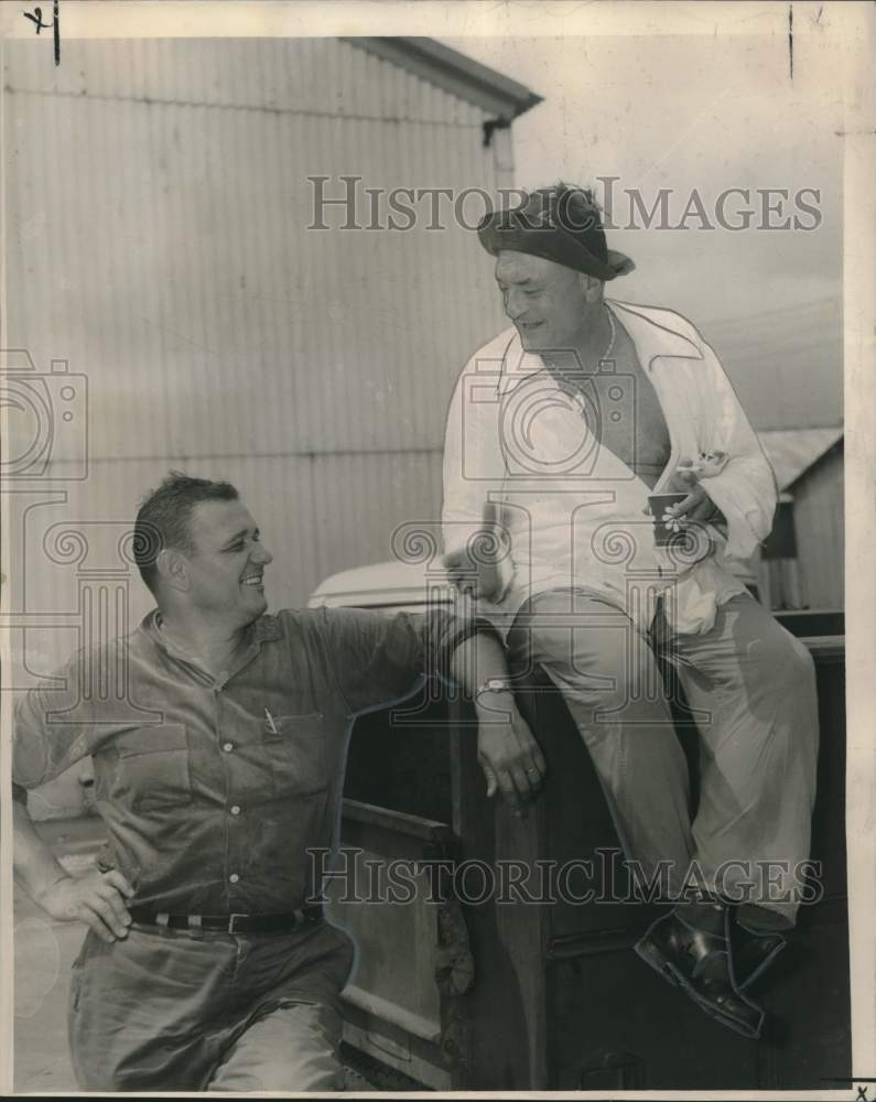1963 Press Photo Reverend Clarence L. Hug & Albert Franatovich- Recall old times