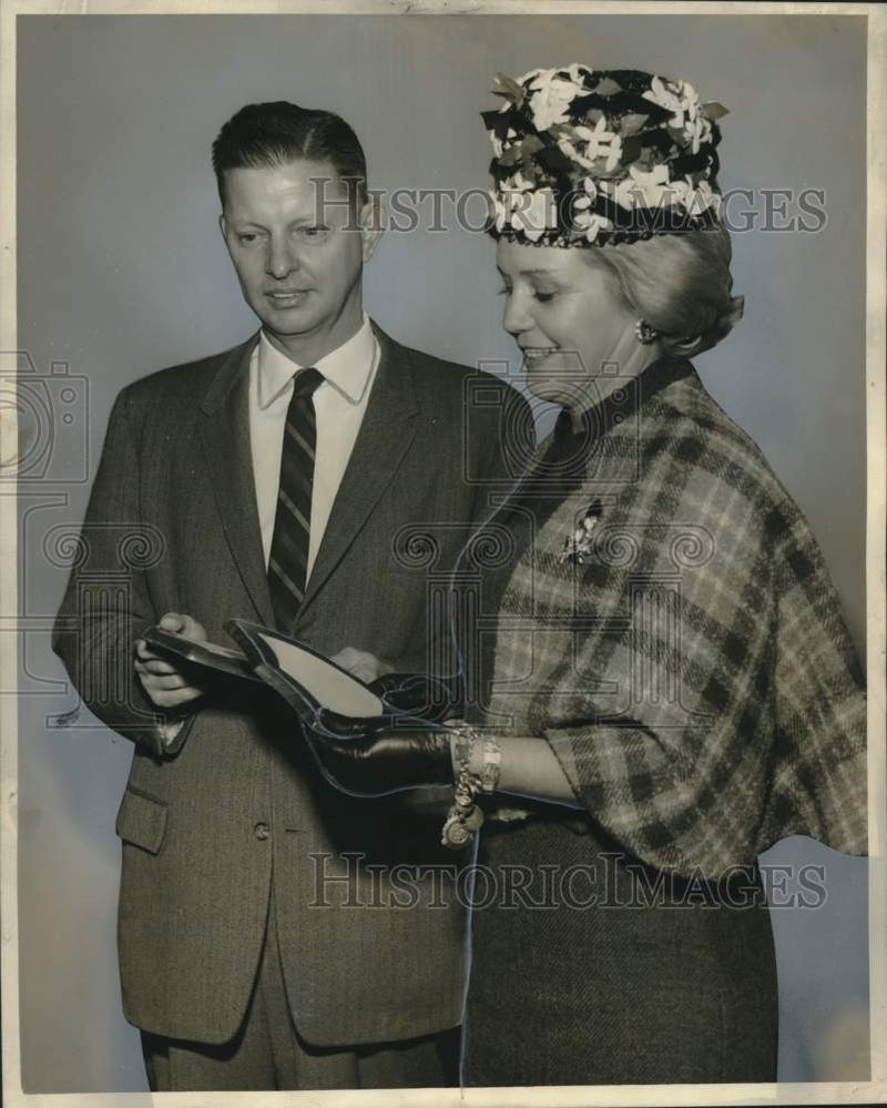 Load image into Gallery viewer, 1964 Press Photo George M. Howard &amp; Mrs. Stanley Holiday- Gentilly Awardees
