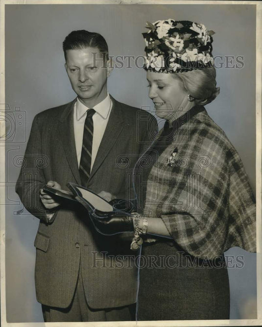 1964 Press Photo George M. Howard & Mrs. Stanley Holiday- Gentilly Awardees