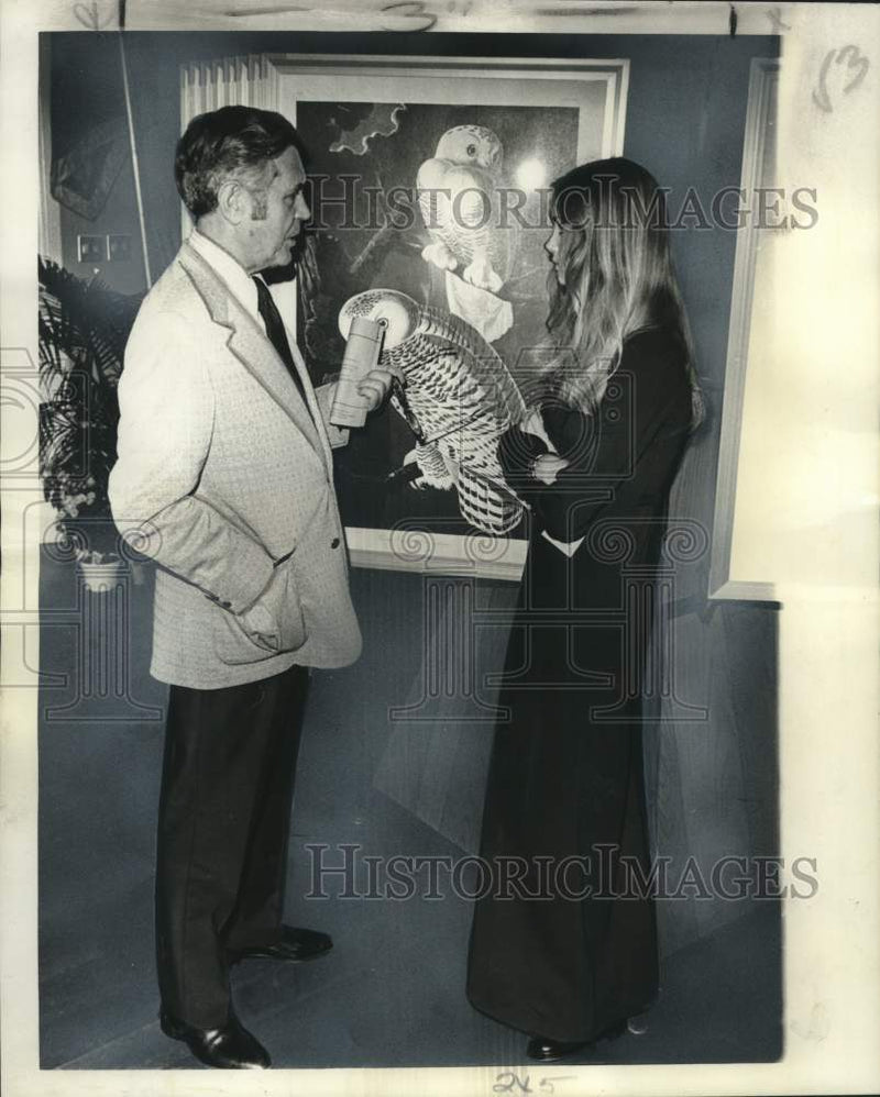 Load image into Gallery viewer, 1973 Press Photo Pierre Clemenceau with Janet Howard of the Gallier Hall staff
