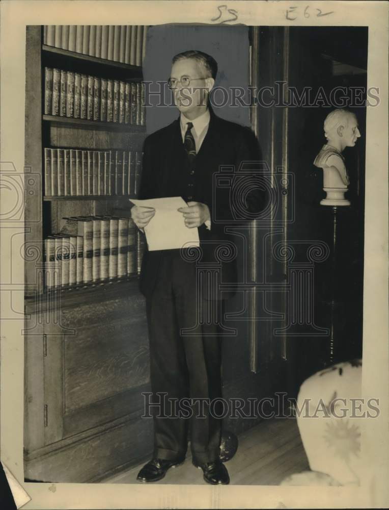 1939 Press Photo Dr. Edgar B. Howard, Found traces of Early Post-Glacial Era