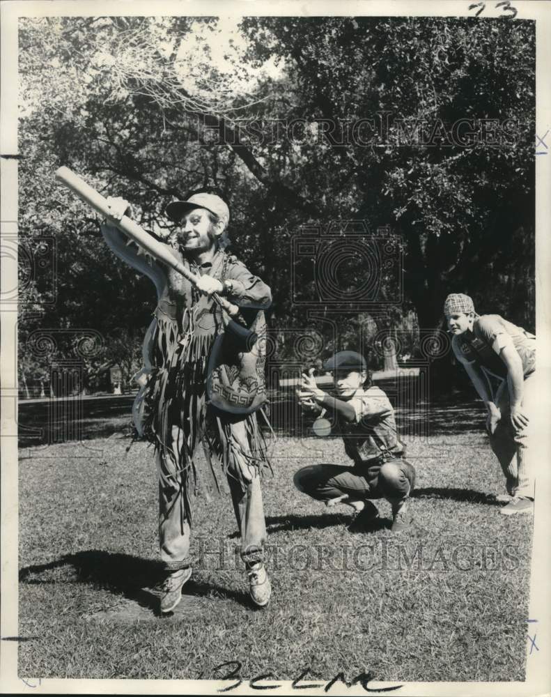 1970 Press Photo Softball Players Practice in Audubon Park, New Orleans- Historic Images