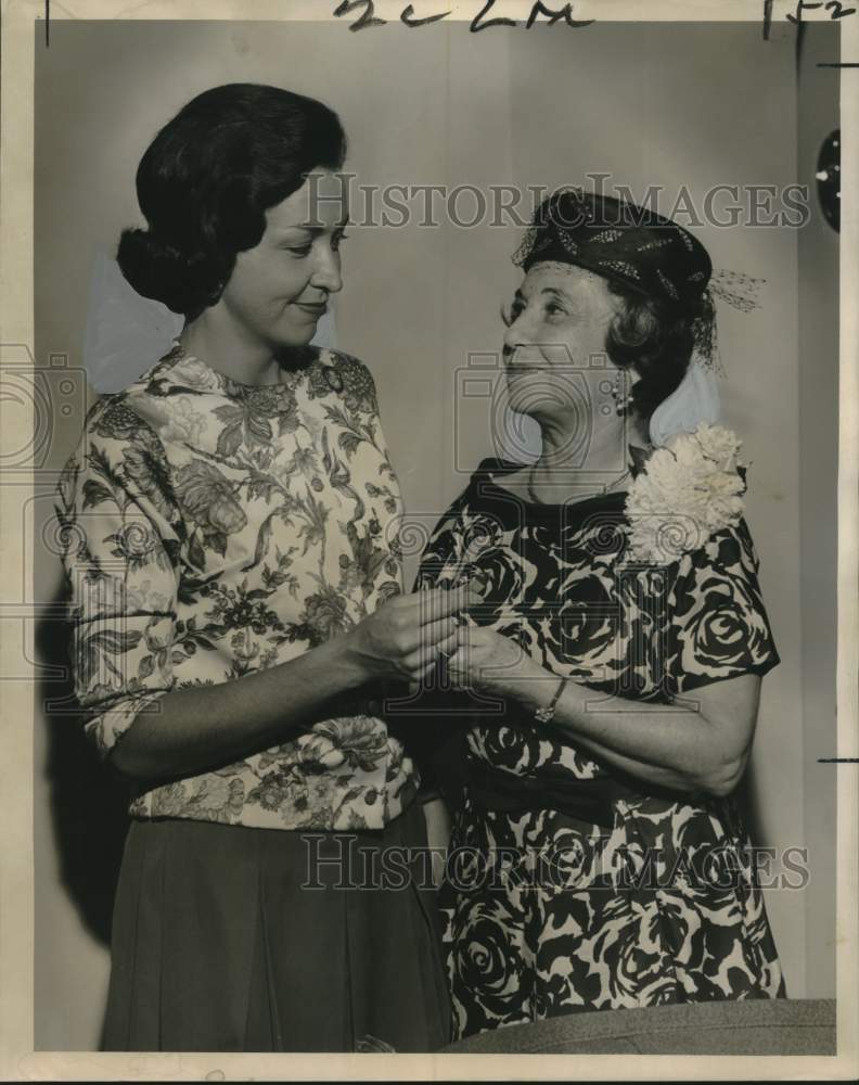 Load image into Gallery viewer, 1962 Press Photo Hotel Dieu Ladies Auxiliary Members at Award Ceremony
