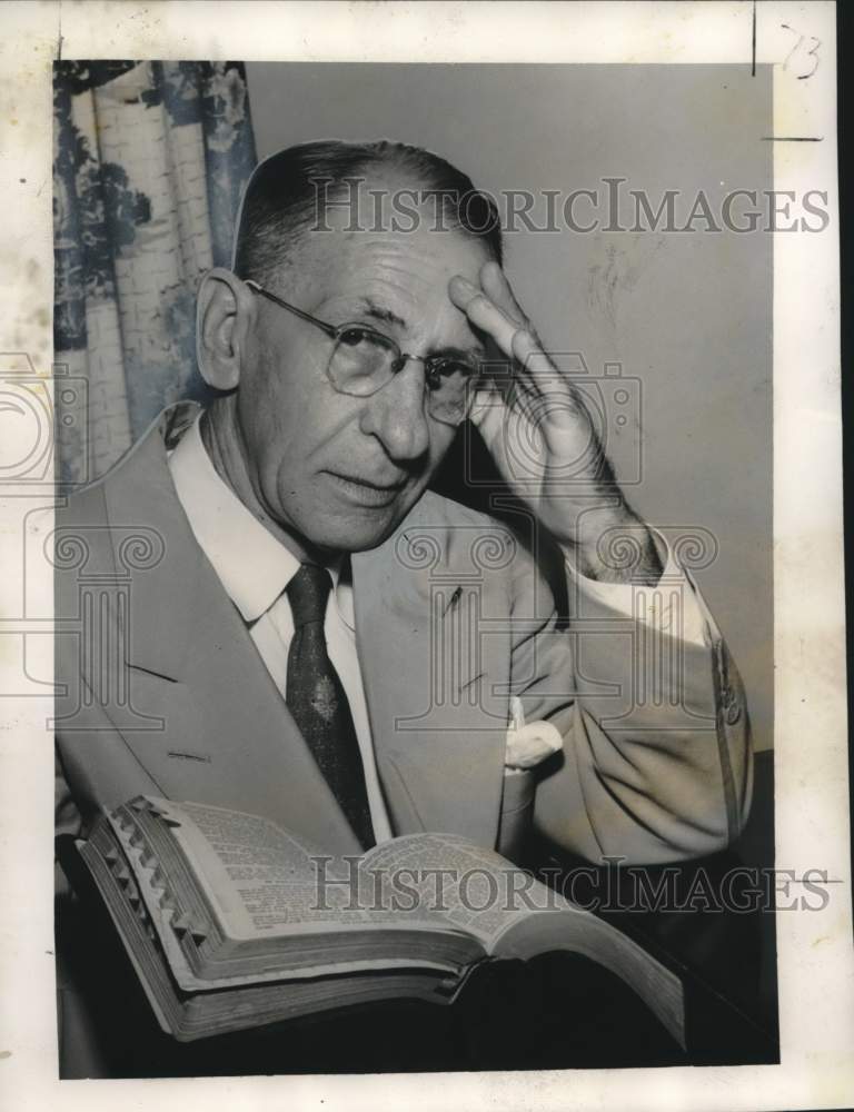 1954 Press Photo Reverend William B. Hollinsworth, Aldersgate Methodist Church