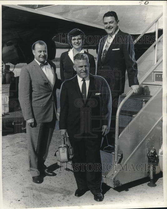 1957 Press Photo New Orleans employees of Sears, Roebuck & Company- Nassau Bound