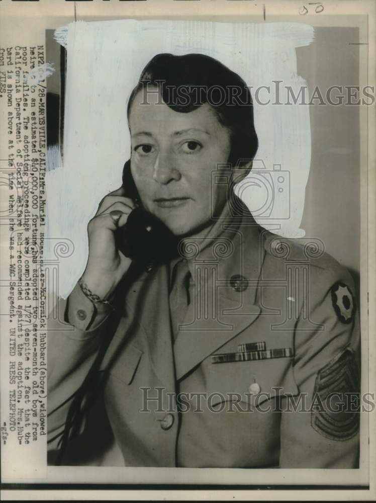 Load image into Gallery viewer, 1954 Press Photo Heiress Mrs. Muriel Rockefeller-McCormick Hubbard adopts boys
