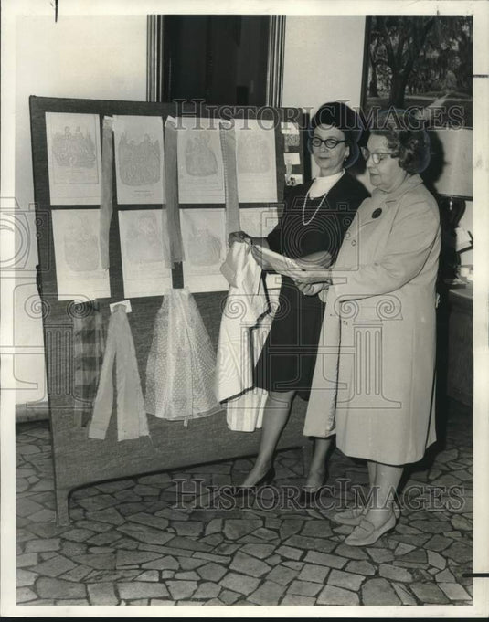 1970 Press Photo Mrs. Daniel F. Smith & Mrs. Shelton P. Hubbard- Spring Fiesta