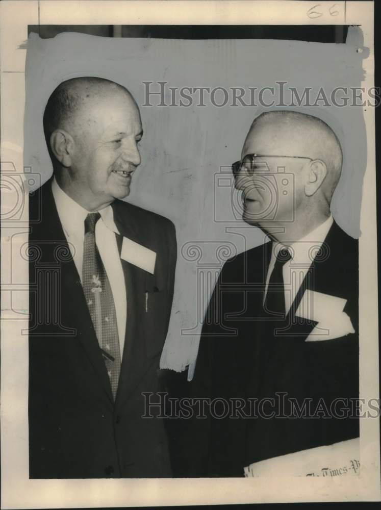 1957 Press Photo Dr. H. V. Howe of LSU conversing with Wallace E. Pratt