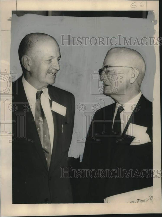 1957 Press Photo Dr. H. V. Howe of LSU conversing with Wallace E. Pratt
