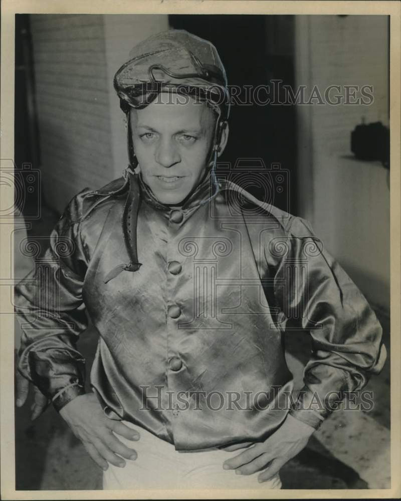 Load image into Gallery viewer, 1967 Press Photo Owen Headly - noo30947
