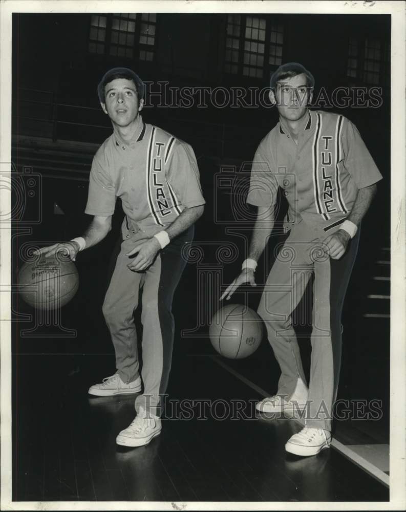 Load image into Gallery viewer, 1970 Press Photo Tulane Basketball Players Mike Henry, Mike Billingsley
