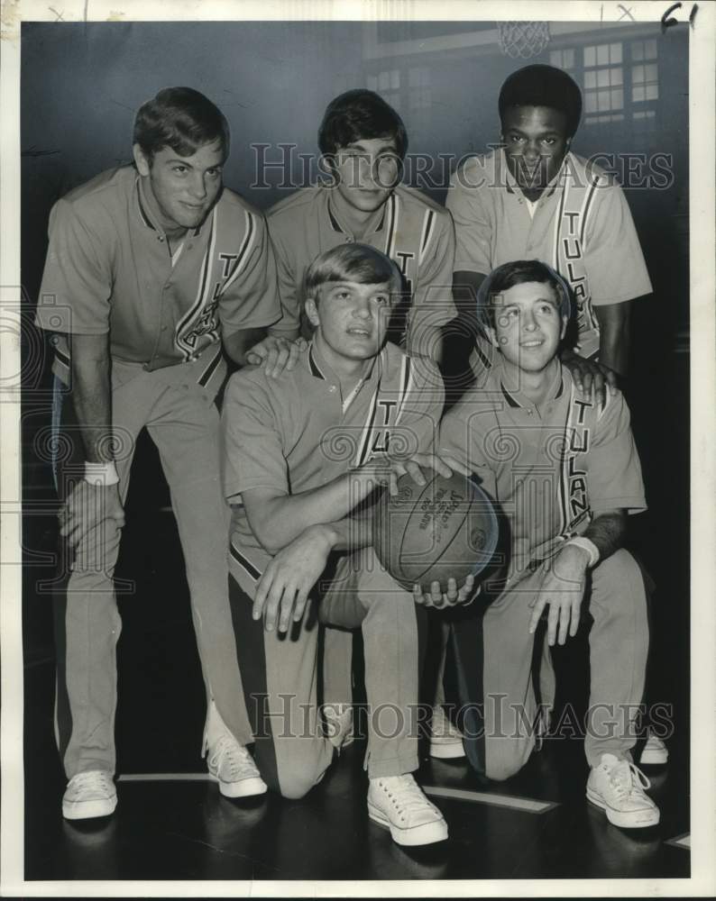 Load image into Gallery viewer, 1970 Press Photo Tulane University Basketball Team - noo30958
