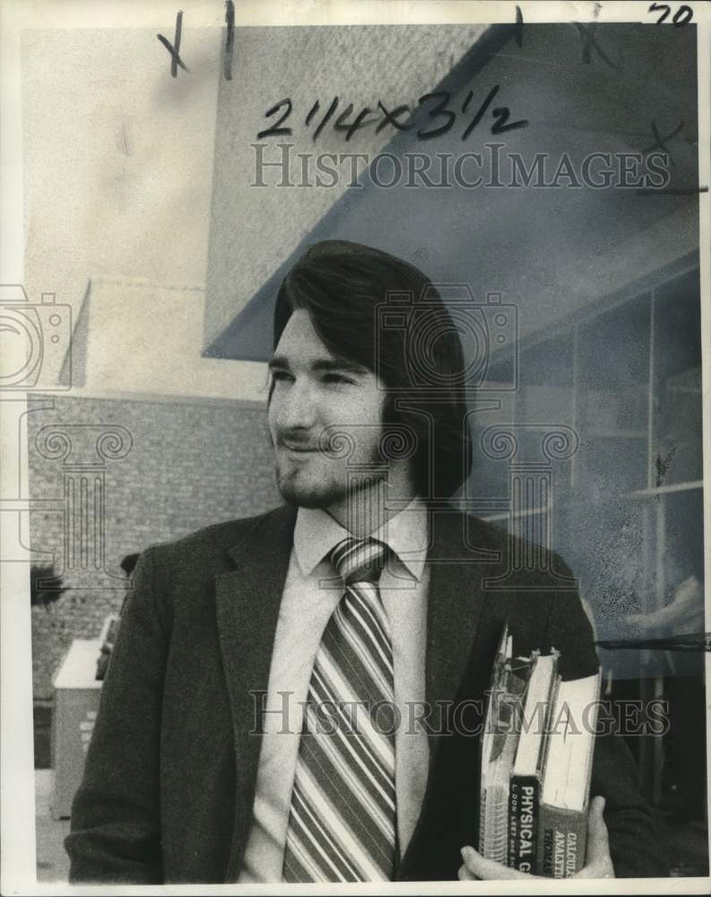 1971 Press Photo Kenner, Louisiana LSUNO Graduate Jerry Hines - noo30971