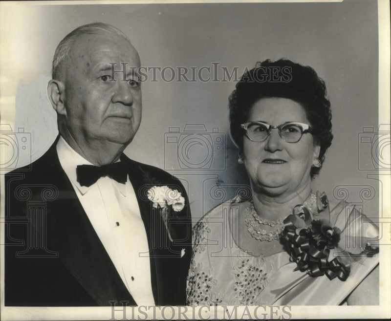 Load image into Gallery viewer, 1962 Press Photo Mrs. Rose Zacharias &amp; P.D. Hodge- Alchor Shrine No. 3

