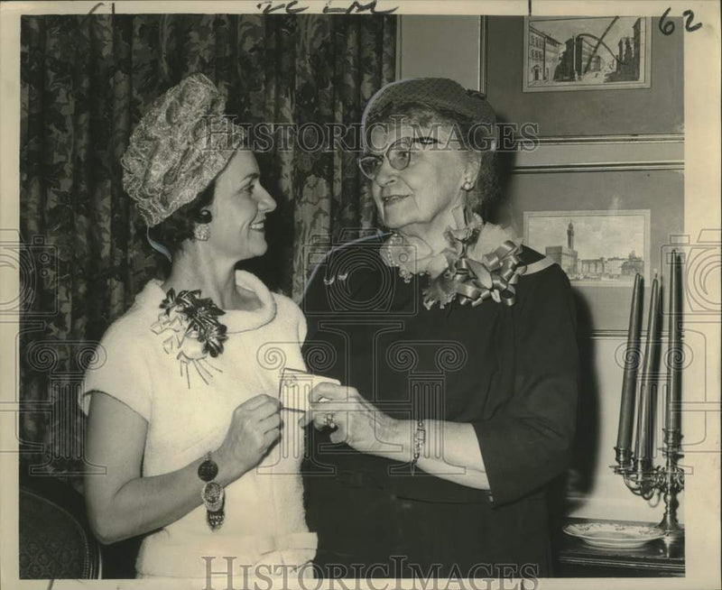Load image into Gallery viewer, 1964 Press Photo Mrs. J. Norris Hanning, Life Membership Louisiana Garden Club
