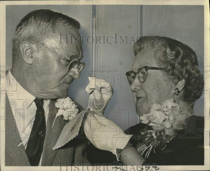 Load image into Gallery viewer, 1963 Press Photo Mr. &amp; Mrs. William Hanning Celebrate 50th Wedding Anniversary

