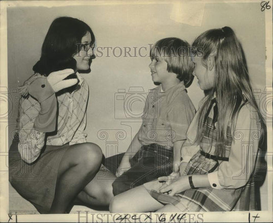 1973 Press Photo Lucette Grall Teaches French to Students, Algiers, Louisiana