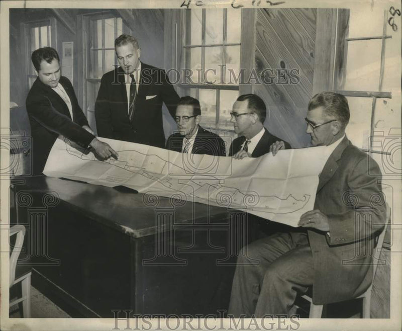 Load image into Gallery viewer, 1960 Press Photo Town Officials Inspect Zoning Provisions, Grand Isle, LA
