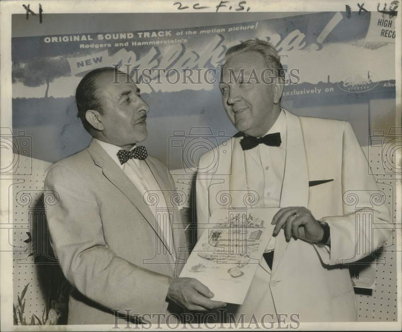 Load image into Gallery viewer, 1956 Press Photo Councilman Victor H. Schiro honors Joy N. Houck - noo31314
