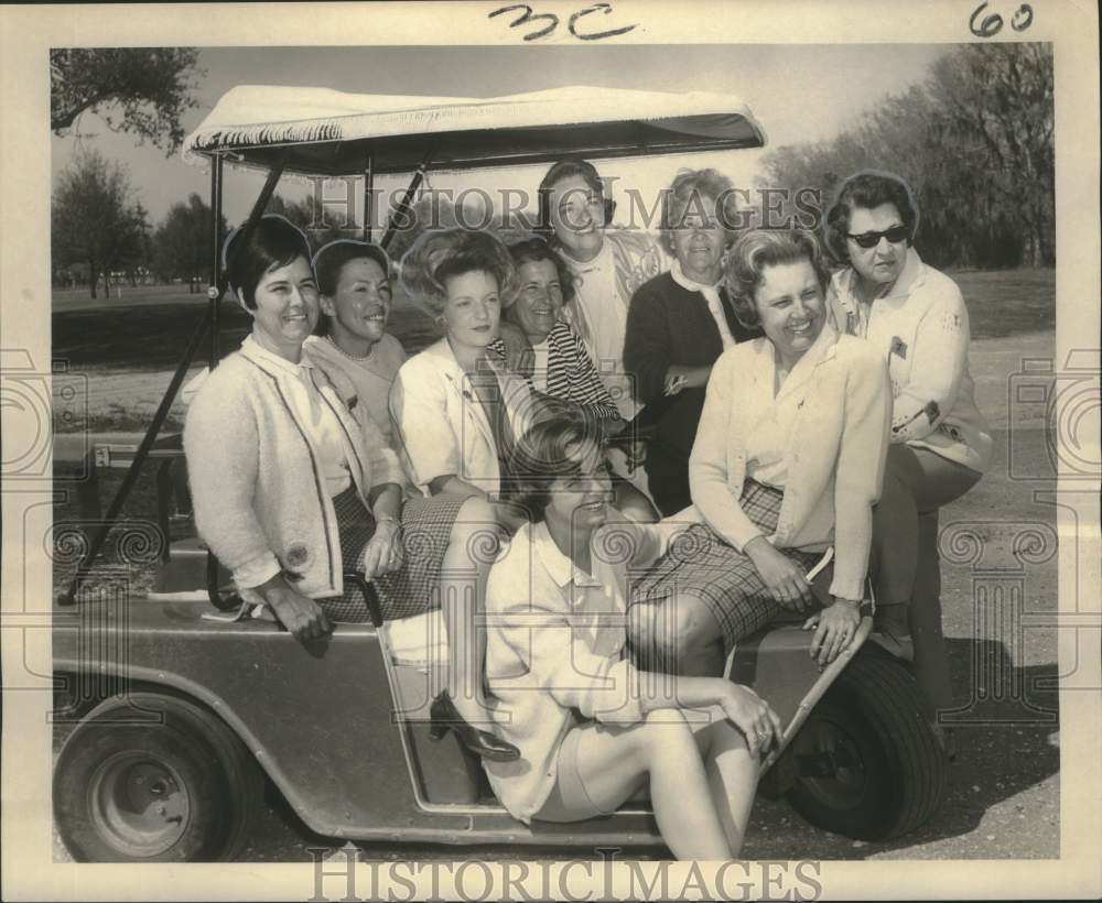 1967 Press Photo Ladies Golf Association tournament champions- Metairie Club