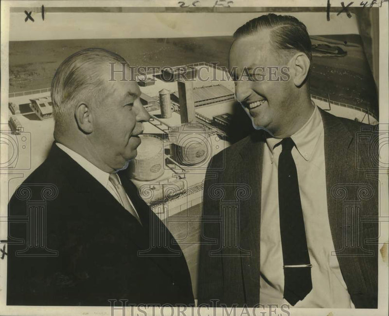 Load image into Gallery viewer, 1964 Press Photo John A. Hill &amp; E.S. Twining, Air Reduction Co. groundbreaking
