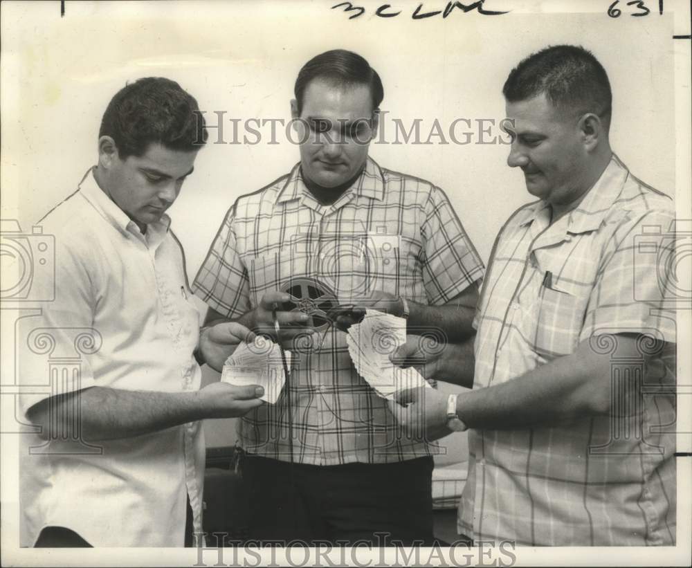 1968 Press Photo Vice Squad Officers Review Counterfeit Social Security Cards- Historic Images