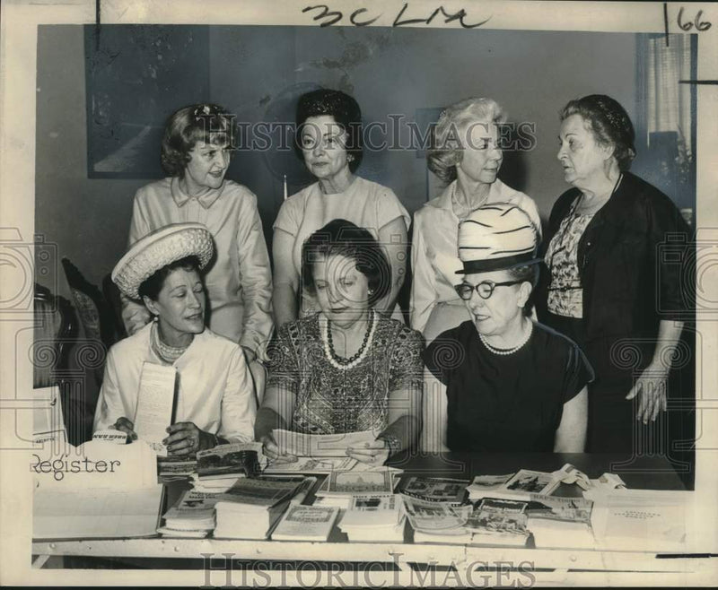 Load image into Gallery viewer, 1965 Press Photo Mrs. Shelton P. Hubbard &amp; Volunteers Spring Fiesta headquarters
