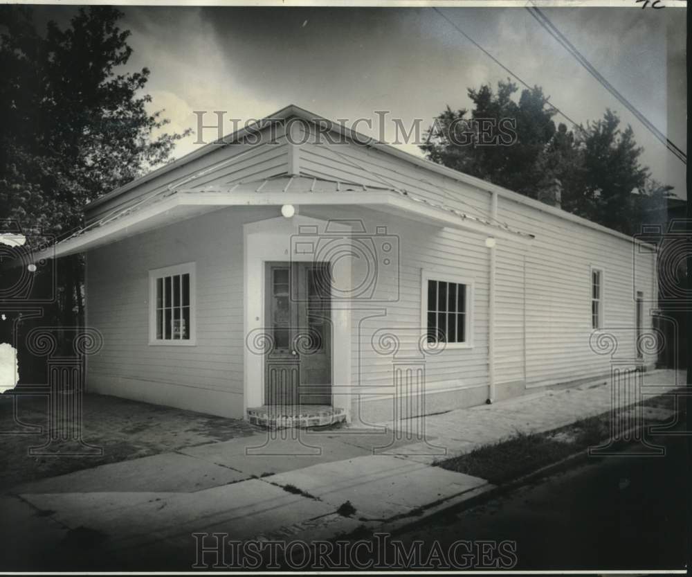 1974 Press Photo Old neighborhood grocery store at Marengo and Constance