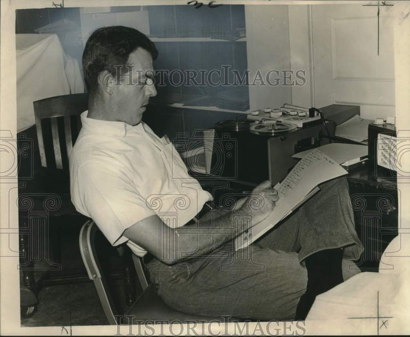 Load image into Gallery viewer, 1965 Press Photo Paul R. Crawford transcribes taped interview - noo31560
