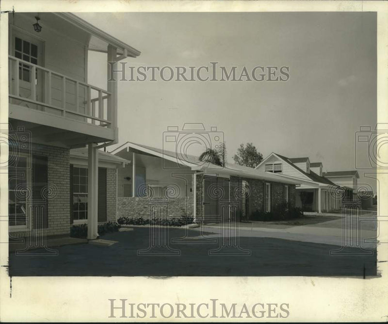 Load image into Gallery viewer, 1962 Press Photo Model homes in the new Concord Place area of Terrytown
