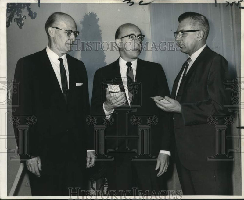 Load image into Gallery viewer, 1968 Press Photo Society of Louisiana Certified Public Accountants new leaders
