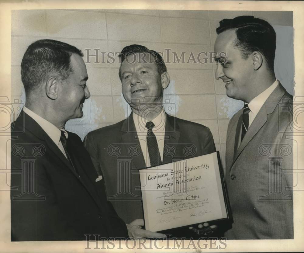 1965 Press Photo Alumni Association, Louisiana State University Honors Dr. Hitt- Historic Images