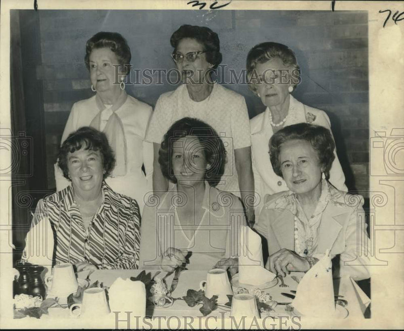 Load image into Gallery viewer, 1975 Press Photo Creative Planters Garden Club officers installed in Gretna
