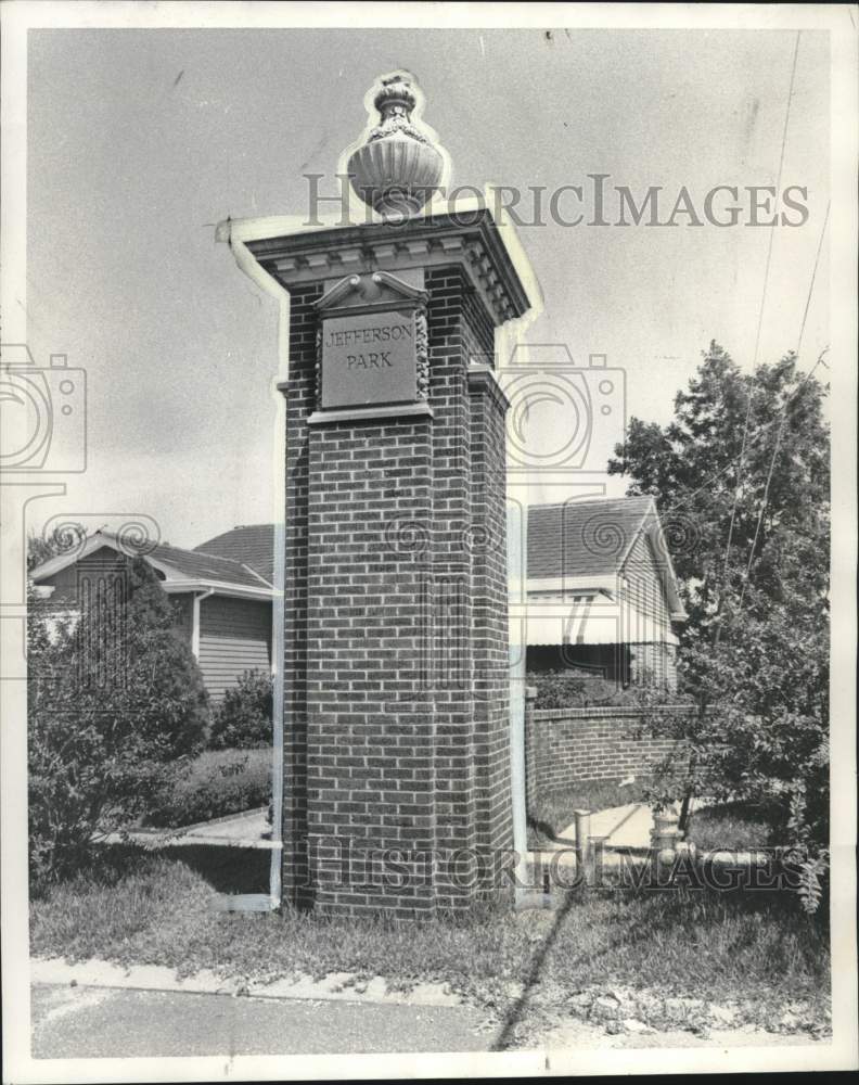 1974 Press Photo Classic-Georgian inspired Jefferson Park Landmark - noo31694