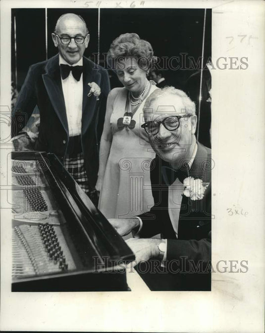 1974 Press Photo Connie and Harry Kaufman Jr. with Philips B. Jankus at a Party