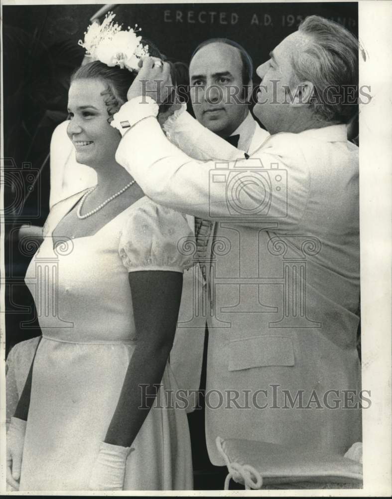 1972 Press Photo Queen of the Floral Trail Paula Randolph Jefferson Crowned