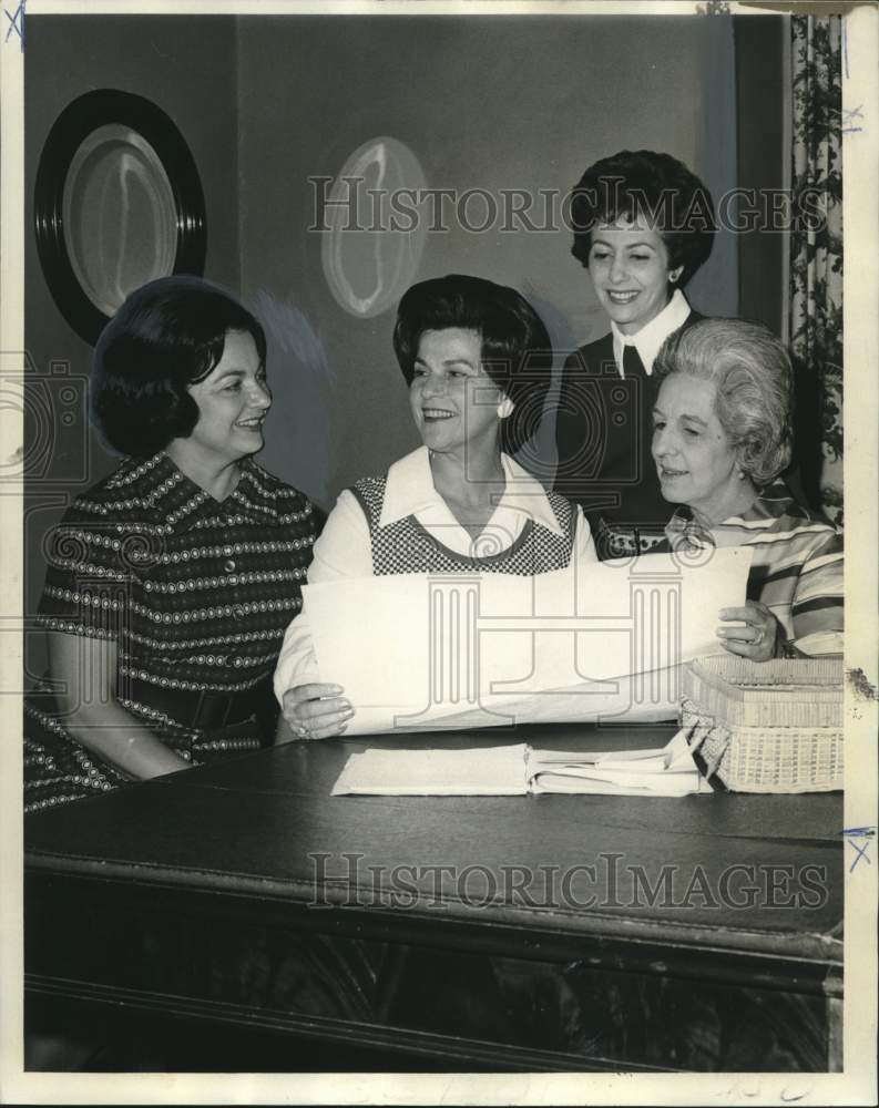 1972 Press Photo New Orleans Opera House Association Women&#39;s Guild Members