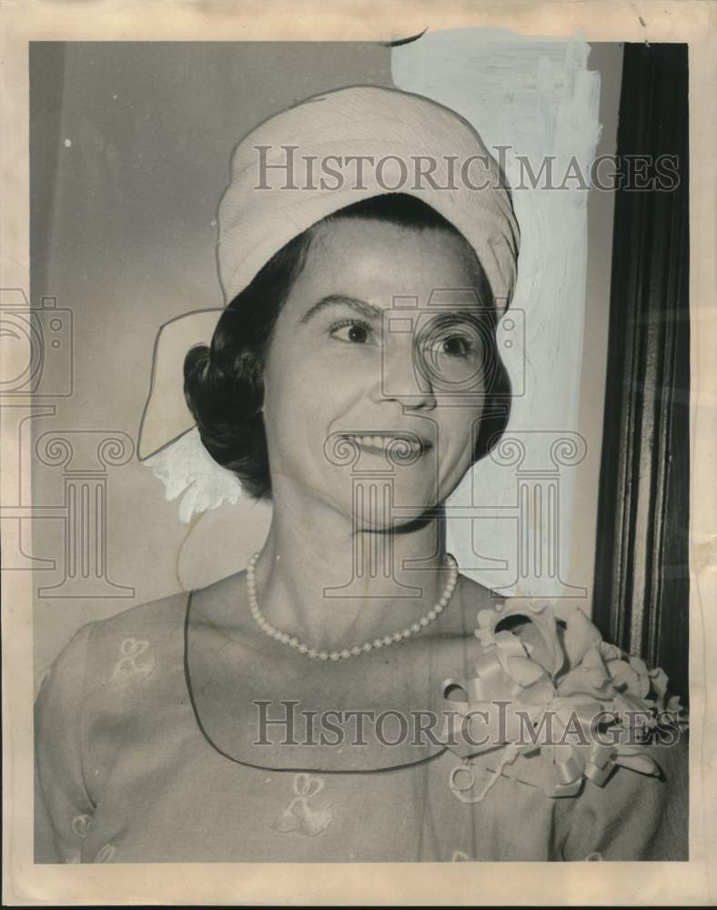 Load image into Gallery viewer, 1965 Press Photo Mrs. Stockton B. Jefferson, Women's Guild- New Orleans Opera
