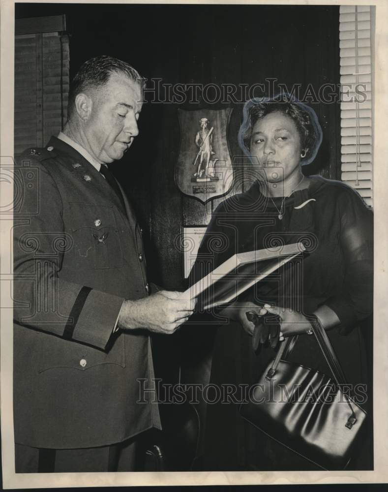 Load image into Gallery viewer, 1967 Press Photo Ophelia Jackson receives the Purple Heart in behalf of Late son
