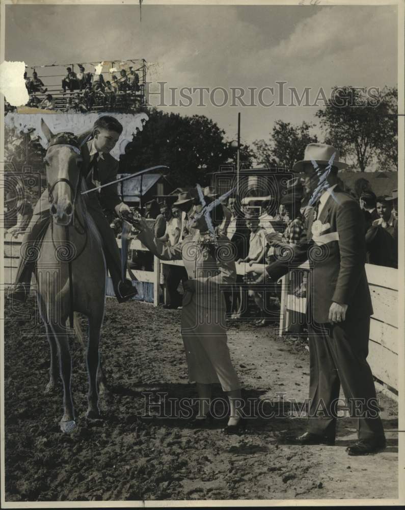 1953 Press Photo Frazier McKenzie at New Orleans Horse Show at the Fair Grounds- Historic Images