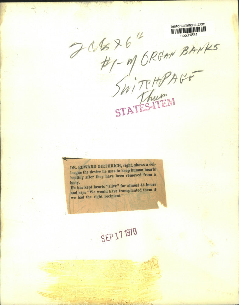 1970 Press Photo Dr. Edward Diethrich with machine to keep hearts alive