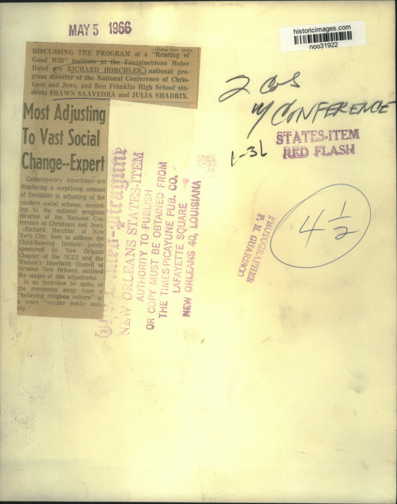 1966 Press Photo attendees talk at Christian & Jewish meeting in New Orleans