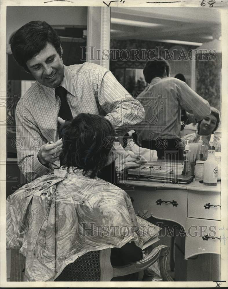 1972 Press Photo John Jay, hair stylist, Maison Blanche beauty salons