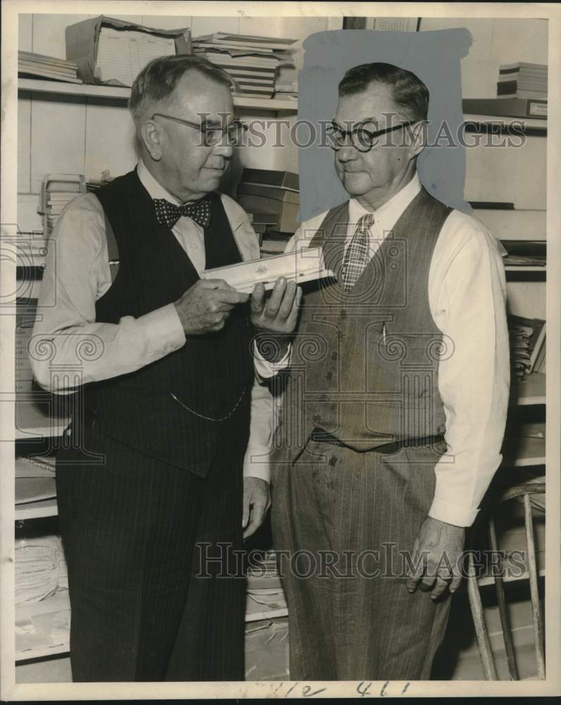 1955 Press Photo Fred Hoffman and Other Man Examine Object - noo32001