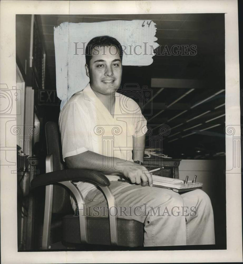 Load image into Gallery viewer, 1955 Press Photo Pap's Super Market Office Manager Fred Hoffman - noo32002

