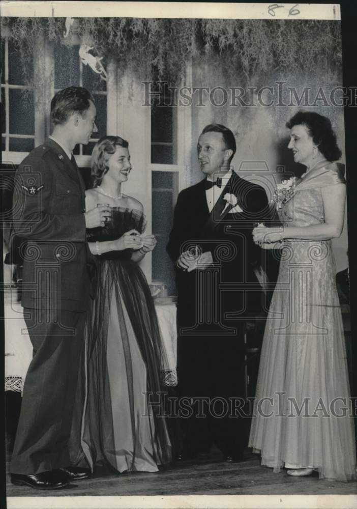 Load image into Gallery viewer, 1951 Press Photo Carnival Guests at Dance for Keesler Air Force Base Men

