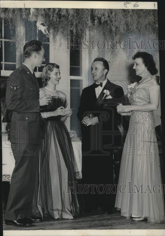1951 Press Photo Carnival Guests at Dance for Keesler Air Force Base Men