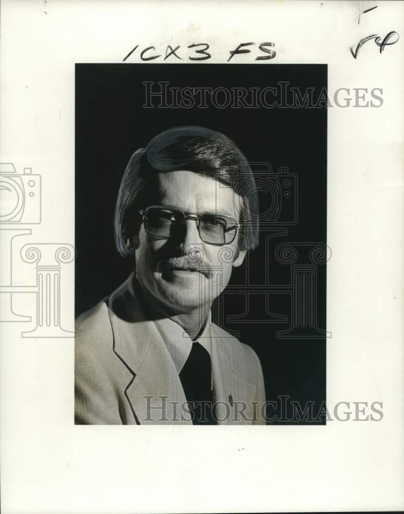 Load image into Gallery viewer, 1974 Press Photo W.D. Higginbotham Jr., District #1 Republican Candidate
